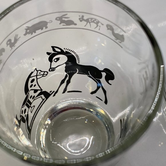 Adorable 1940s Juice/Kids Drinking Glasses (set of 4) - Picture 10 of 16